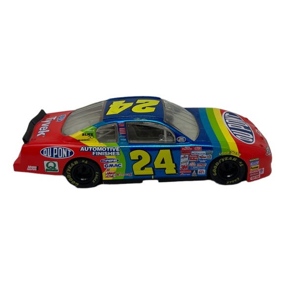 NASCAR 24 Jeff Gordon 2000 Winner’s Circle 1:24 Scale Stock Car - Picture 2 of 10
